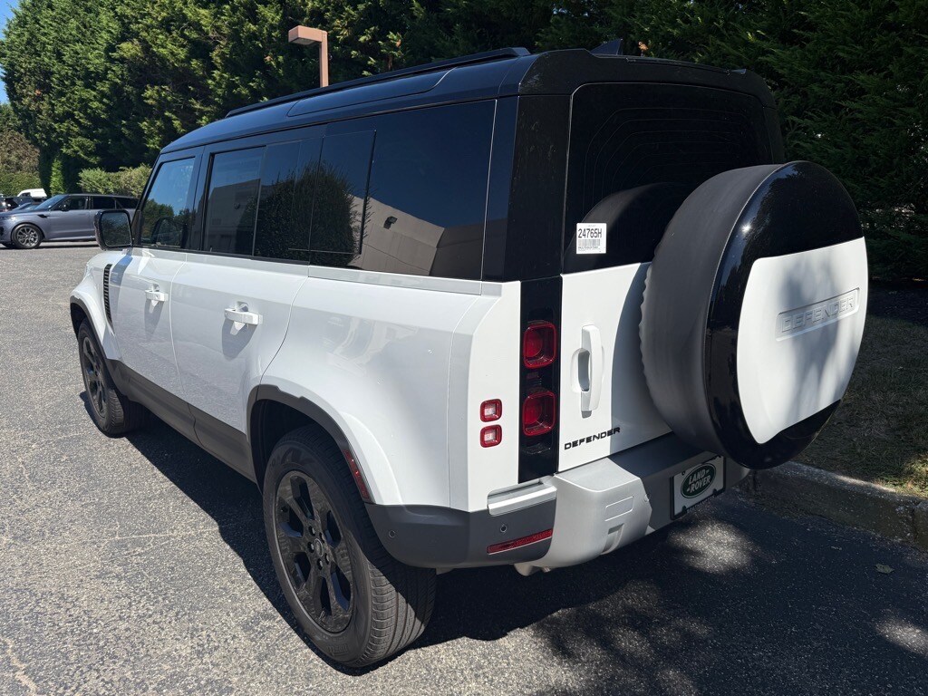2025 Land Rover Defender 110 S photo 3