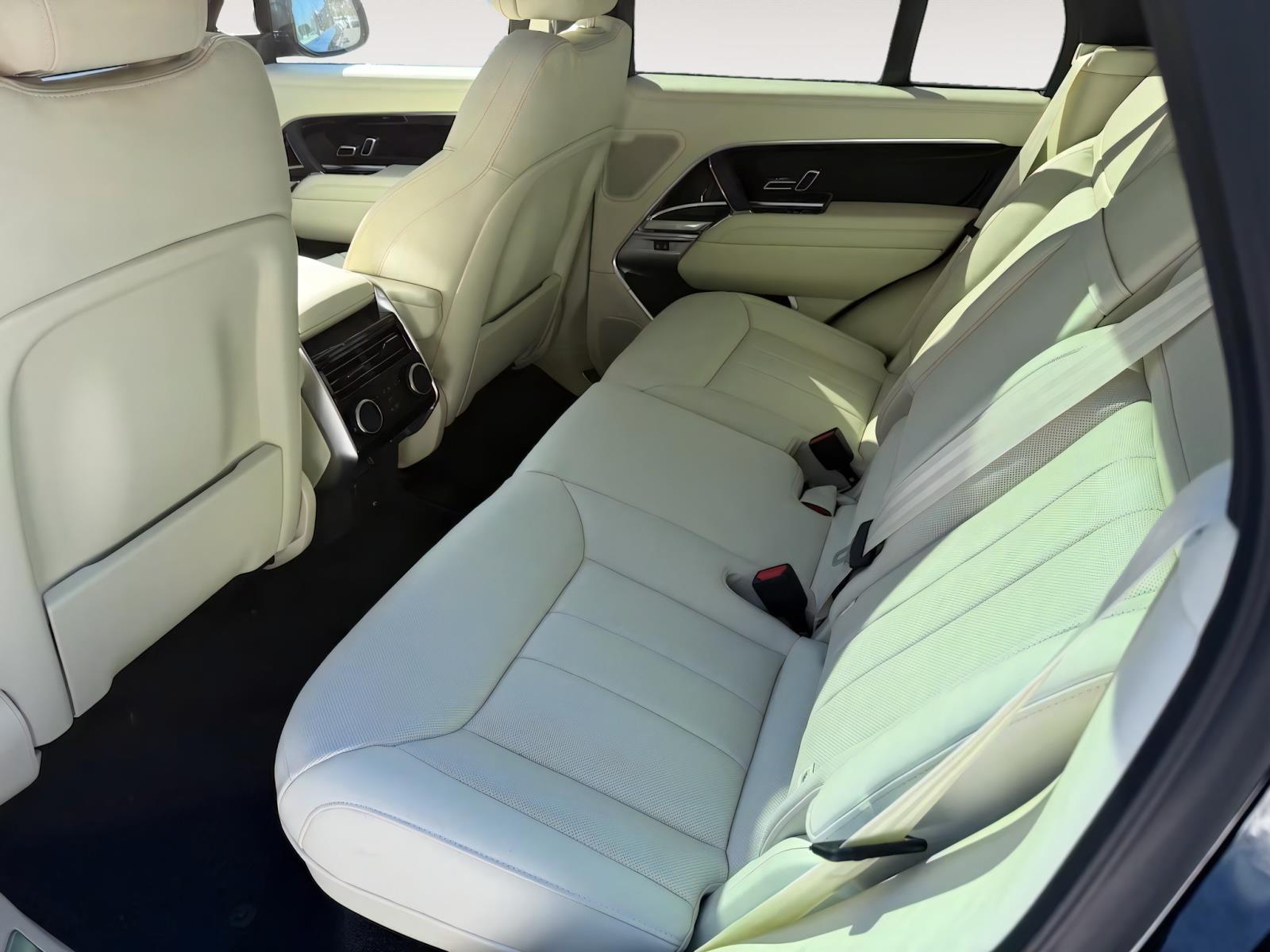 2026 Land Rover Range Rover SE - Photo 14