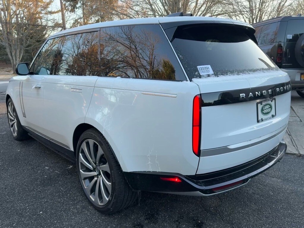 2025 Land Rover Range Rover Autobiography photo 3