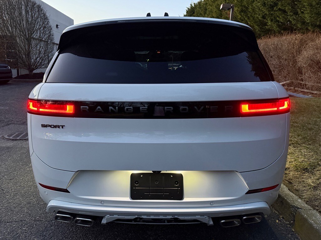 2025 Land Rover Range Rover Sport SE photo 4