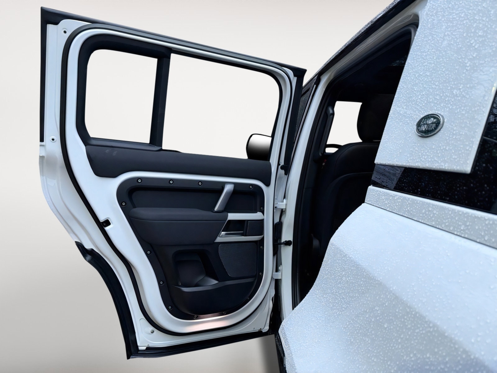 2023 Land Rover Defender X-Dynamic SE - Photo 16