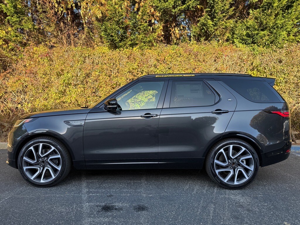 2025 Land Rover Discovery SE photo 2