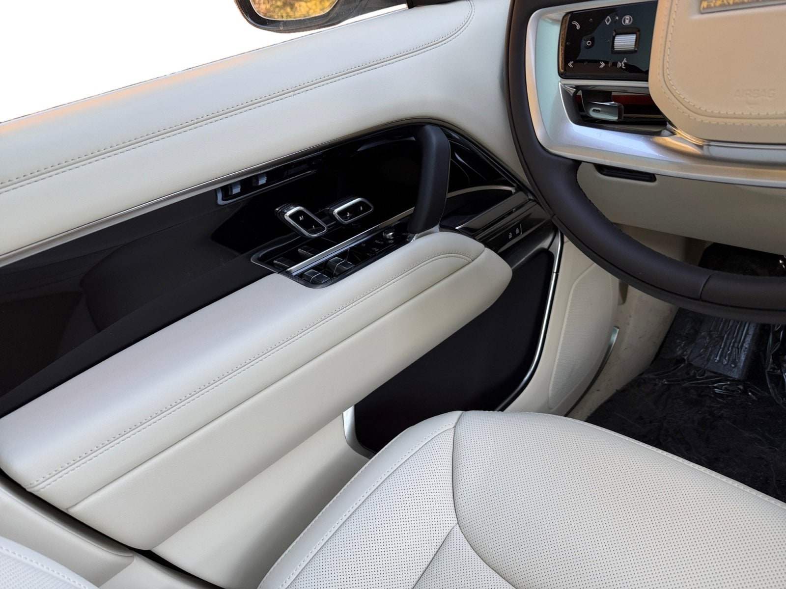 2026 Land Rover Range Rover SE - Photo 12
