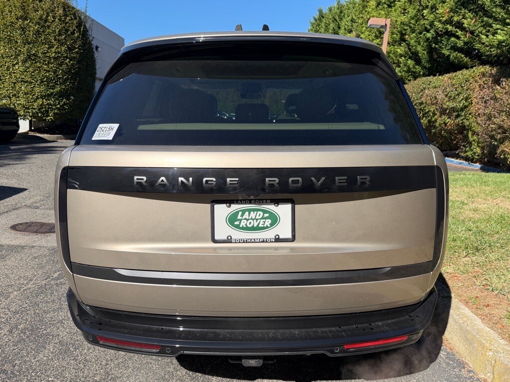 2025 Land Rover Range Rover SE photo 4