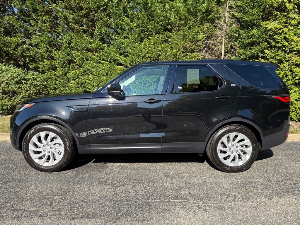 2023 Land Rover Discovery S photo 2