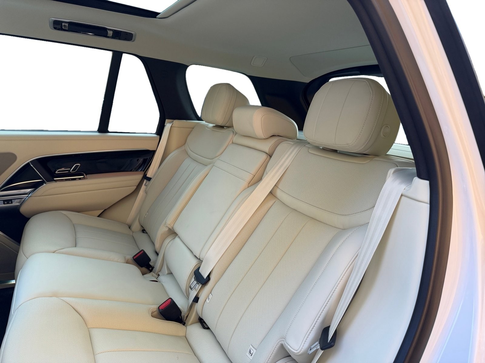 2026 Land Rover Range Rover SE - Photo 16