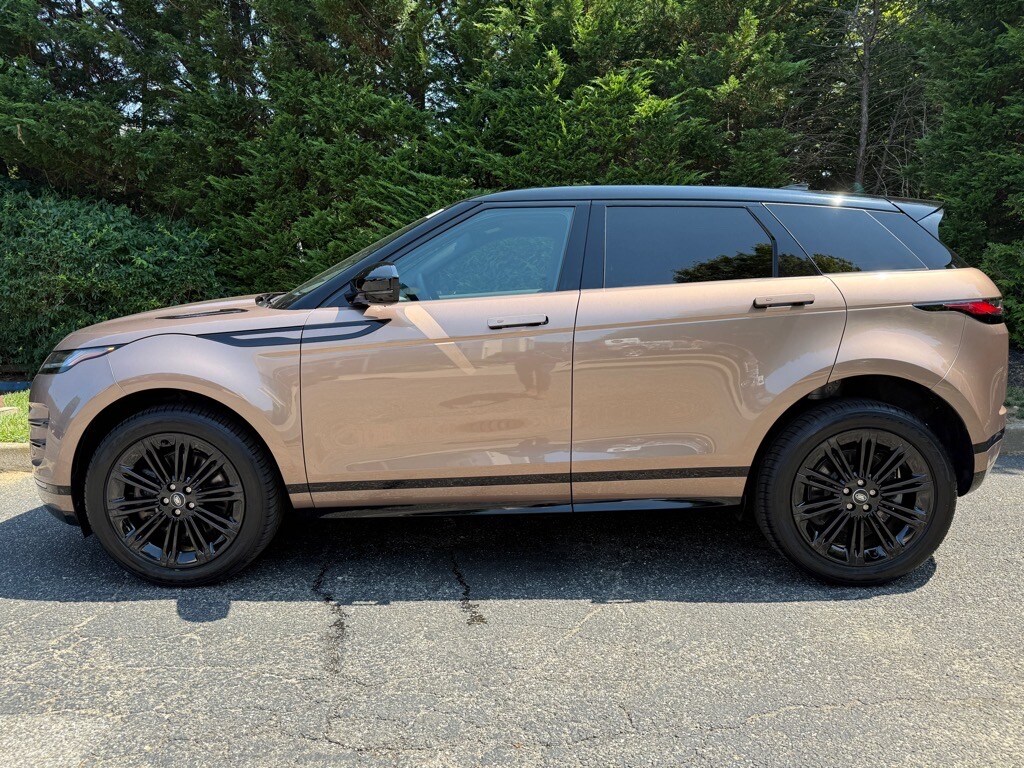 2025 Land Rover Range Rover Evoque Dynamic SE photo 2