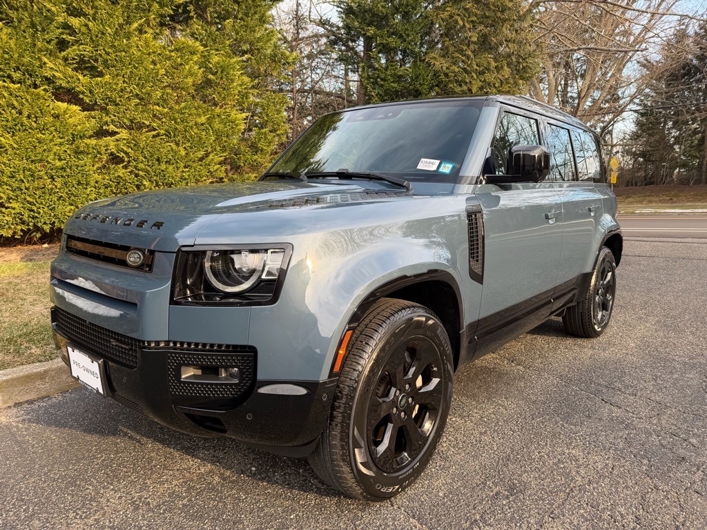 2023 Land Rover Defender X-Dynamic SE's photo