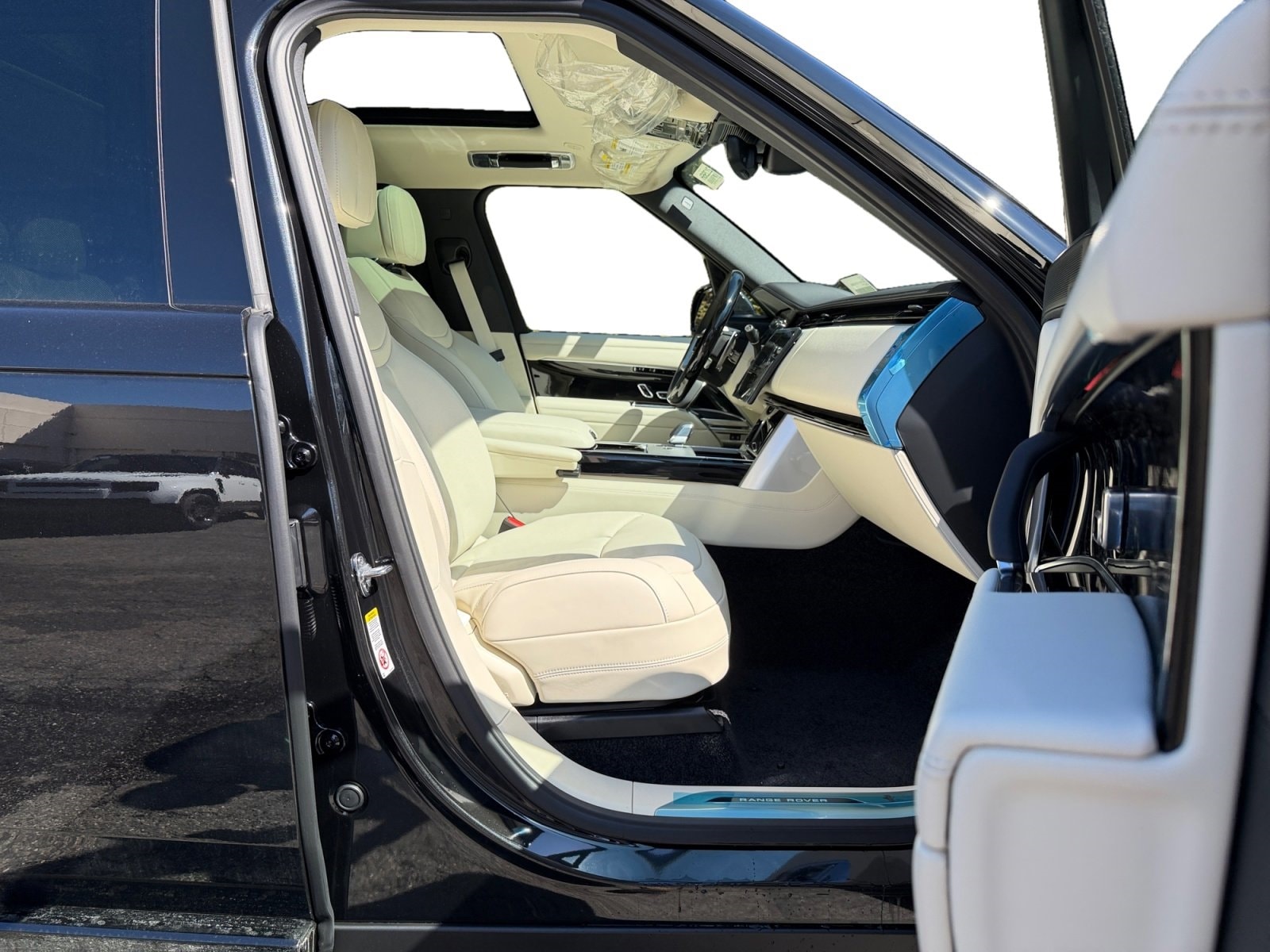 2026 Land Rover Range Rover SE - Photo 22
