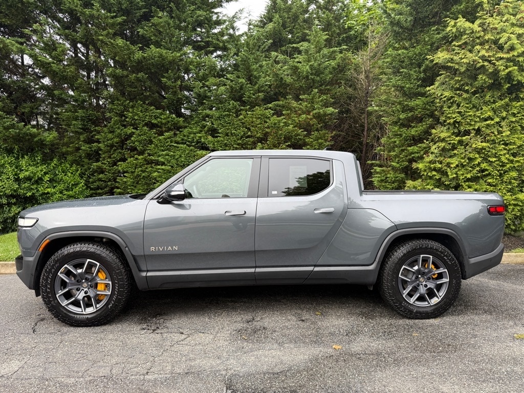 Used 2022 Rivian R1T Launch Edition with VIN 7FCTGAAL0NN009566 for sale in Southampton, NY
