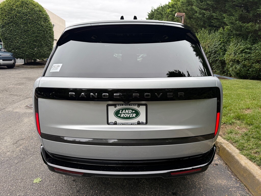2025 Land Rover Range Rover SE photo 4