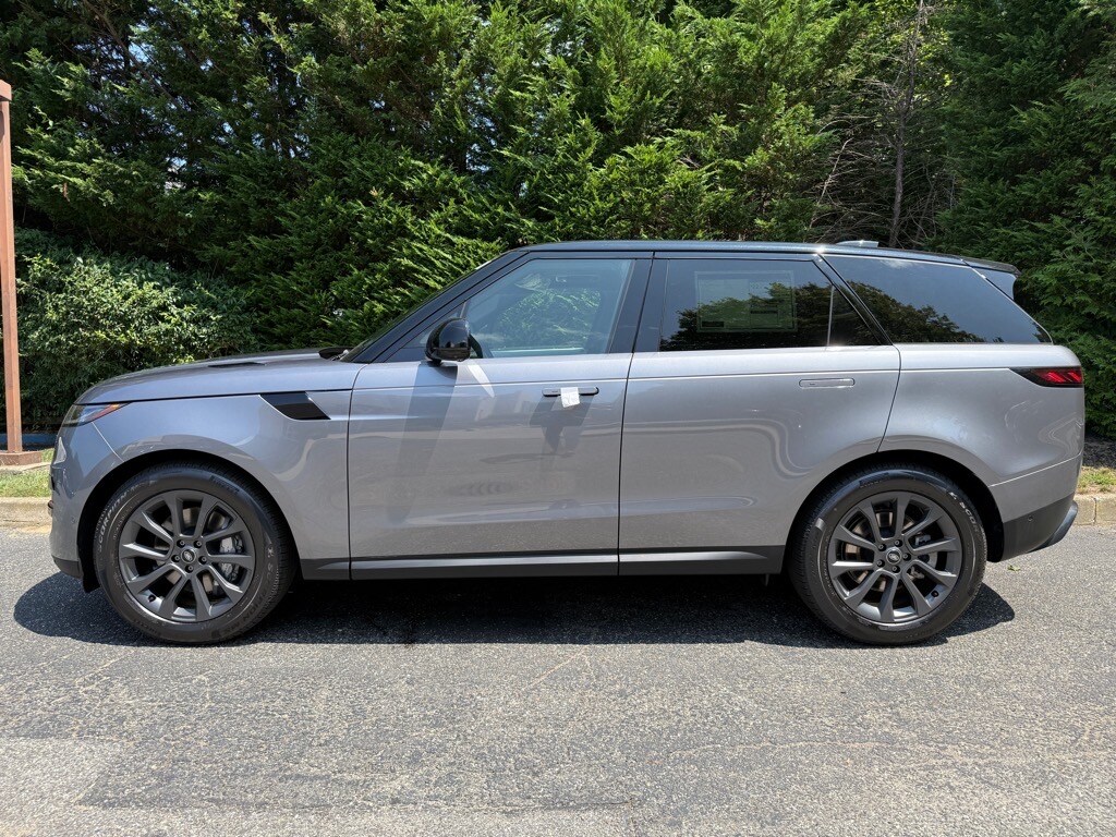 2025 Land Rover Range Rover Sport SE photo 2