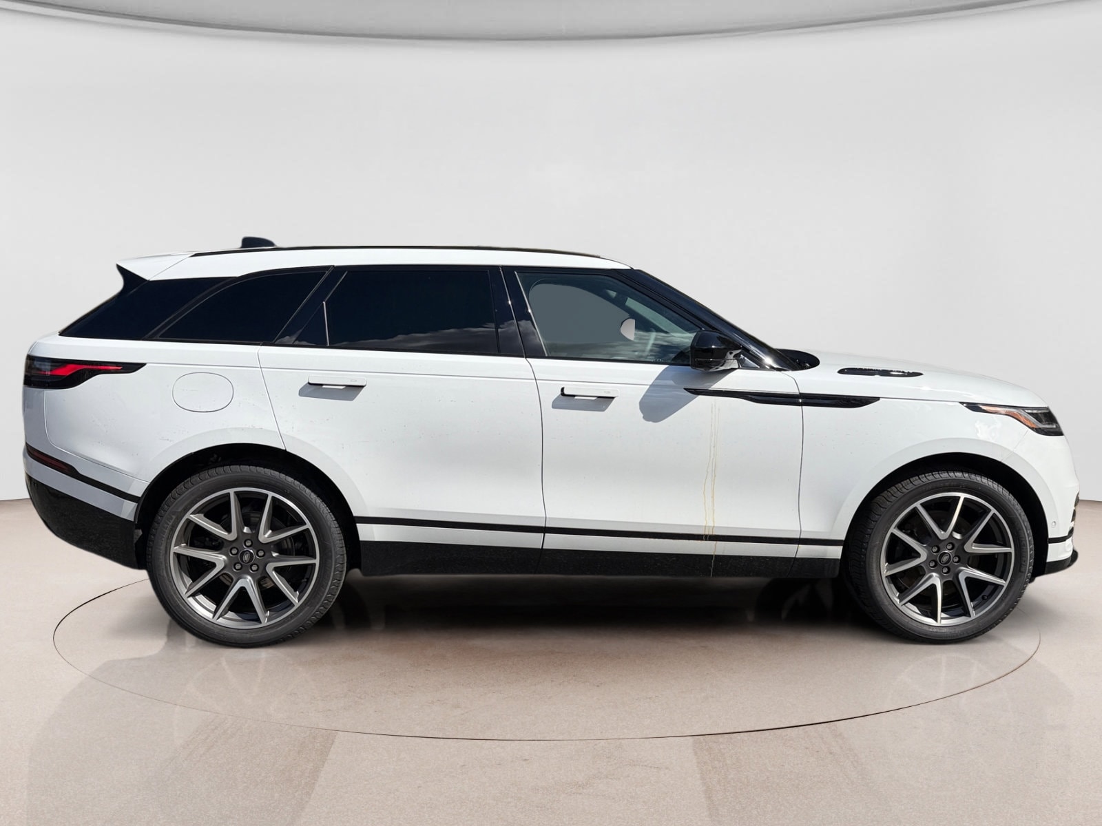 2026 Land Rover Range Rover Velar Dynamic SE - Photo 6