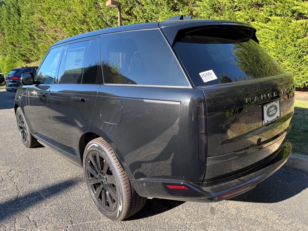 2025 Land Rover Range Rover SE photo 2