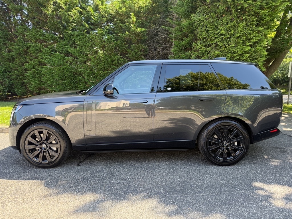Used 2025 Land Rover Range Rover SE with VIN SALKP9E9XSA257463 for sale in Southampton, NY