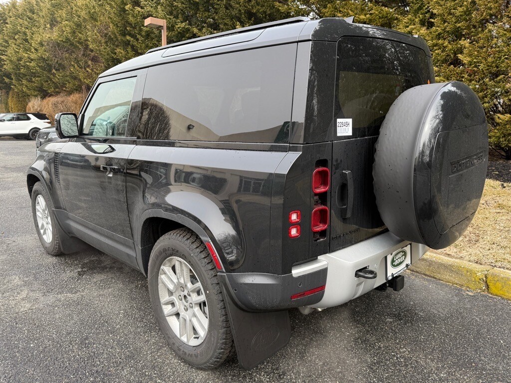 2025 Land Rover Defender 90 S photo 3