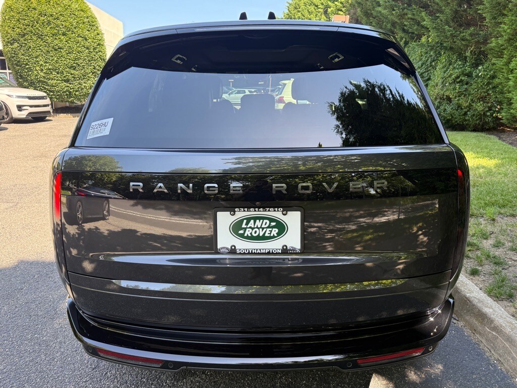 2025 Land Rover Range Rover SE photo 4