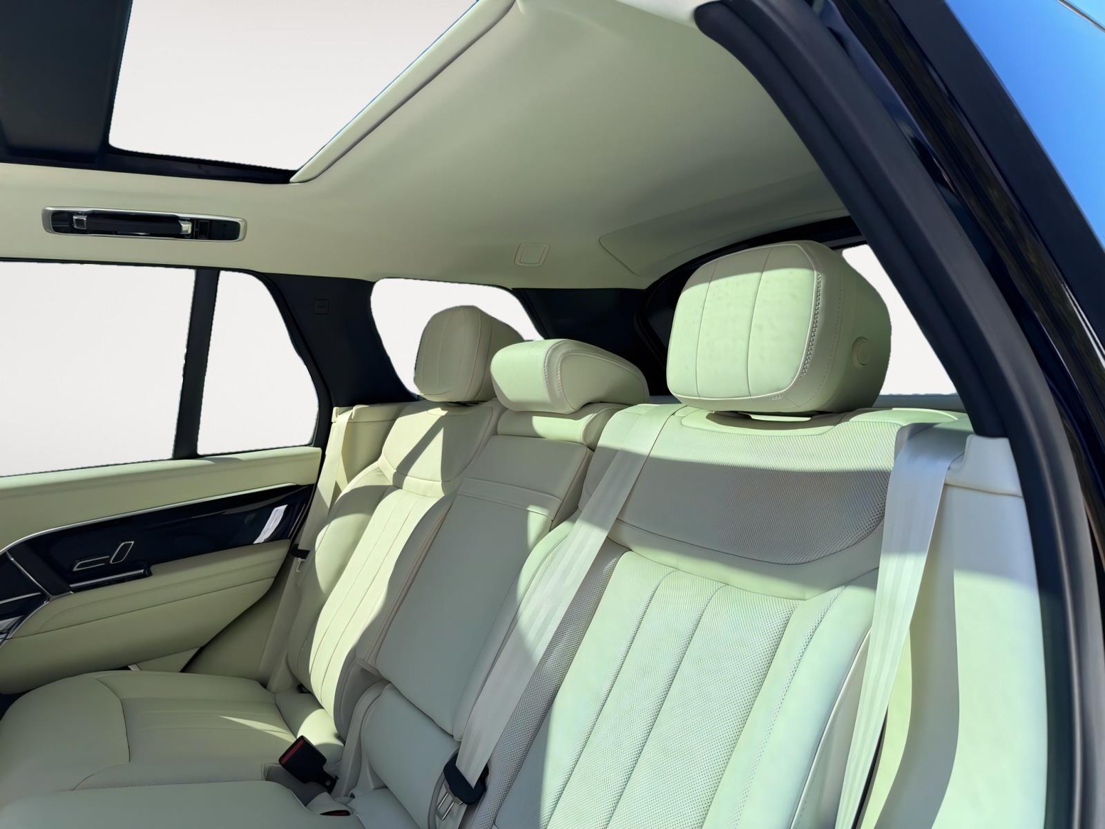 2026 Land Rover Range Rover SE - Photo 13