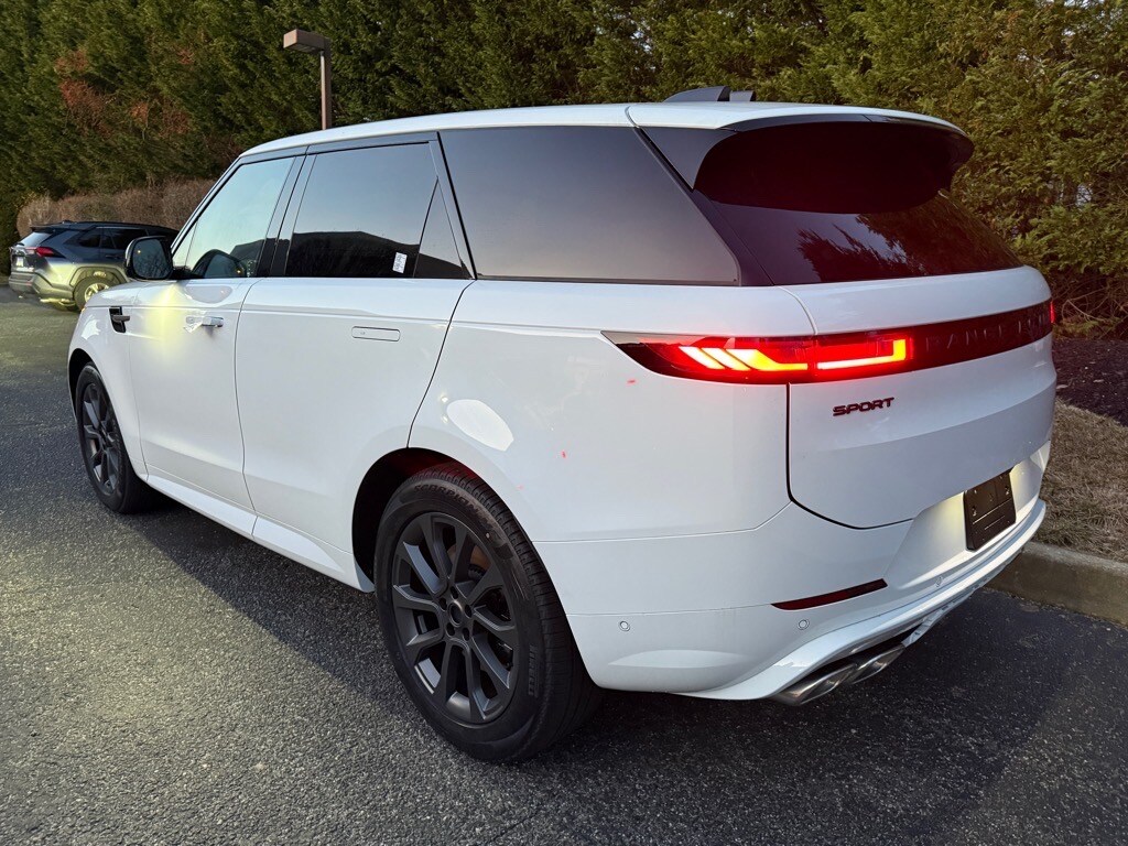 2025 Land Rover Range Rover Sport SE photo 3