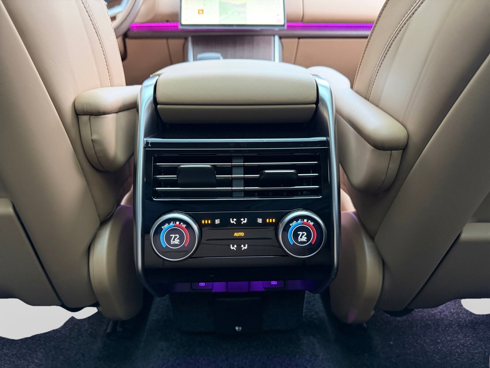 2026 Land Rover Range Rover SE - Photo 18