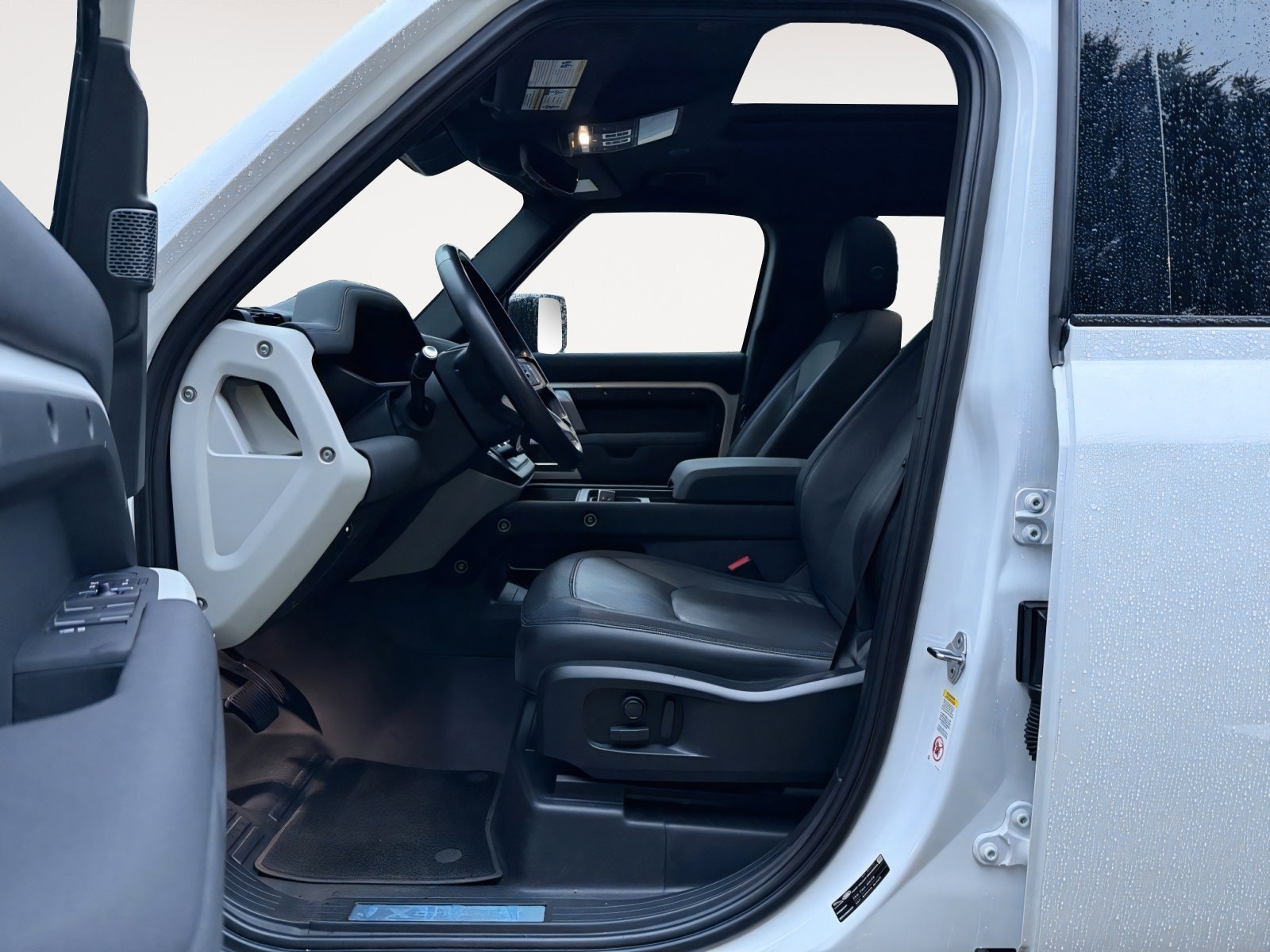 2023 Land Rover Defender X-Dynamic SE - Photo 11