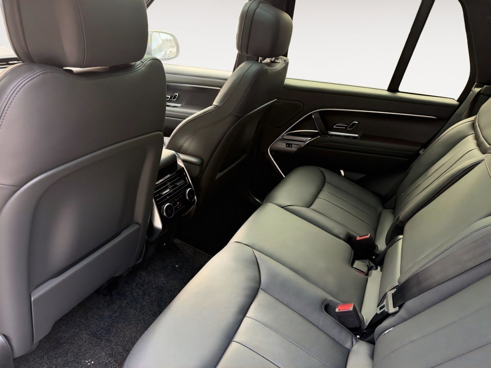 2026 Land Rover Range Rover SE - Photo 14