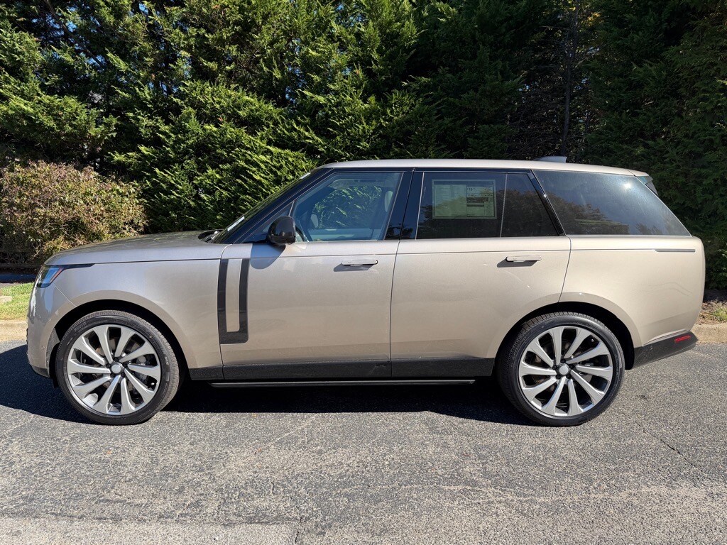 2025 Land Rover Range Rover SE photo 2