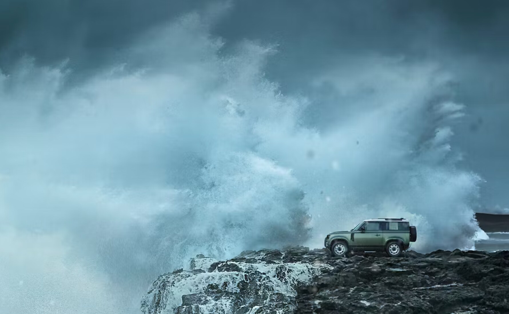 Defender at the top of a cliff facing a big wave