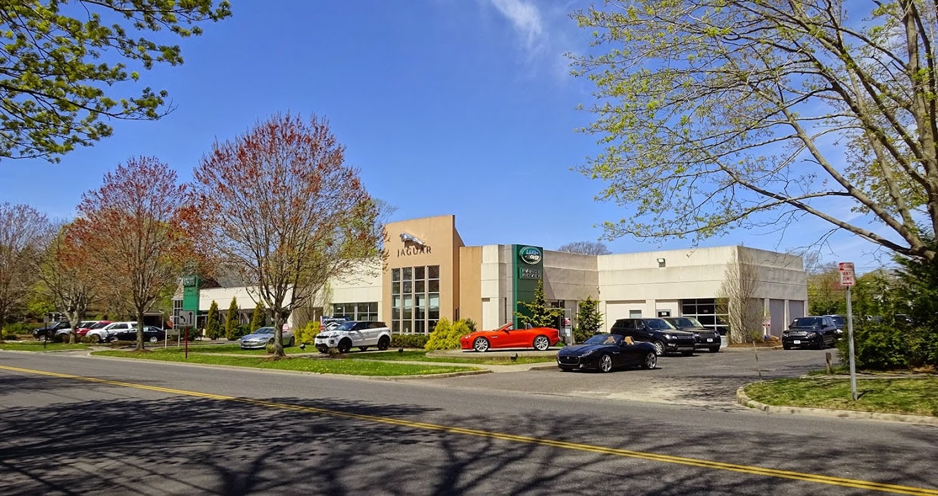 Exterior view of the Land Rover Southampton dealership with various vehicles in front of it