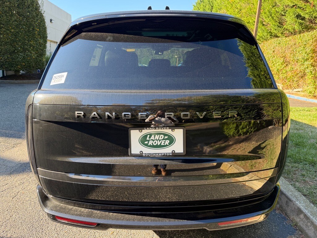 New 2025 Land Rover Range Rover P550e SE AWD P550e SE SUV