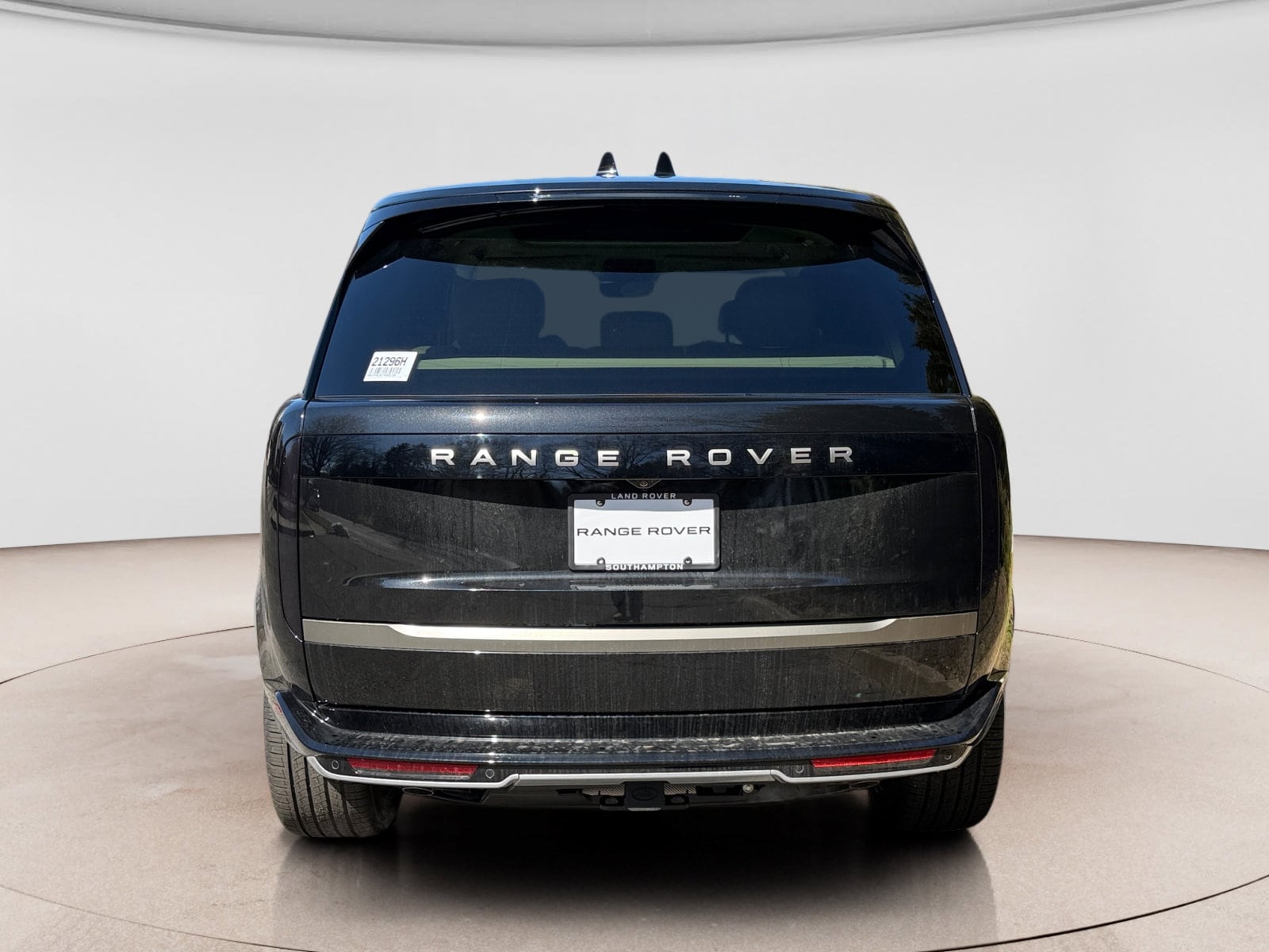 2026 Land Rover Range Rover SE - Photo 4
