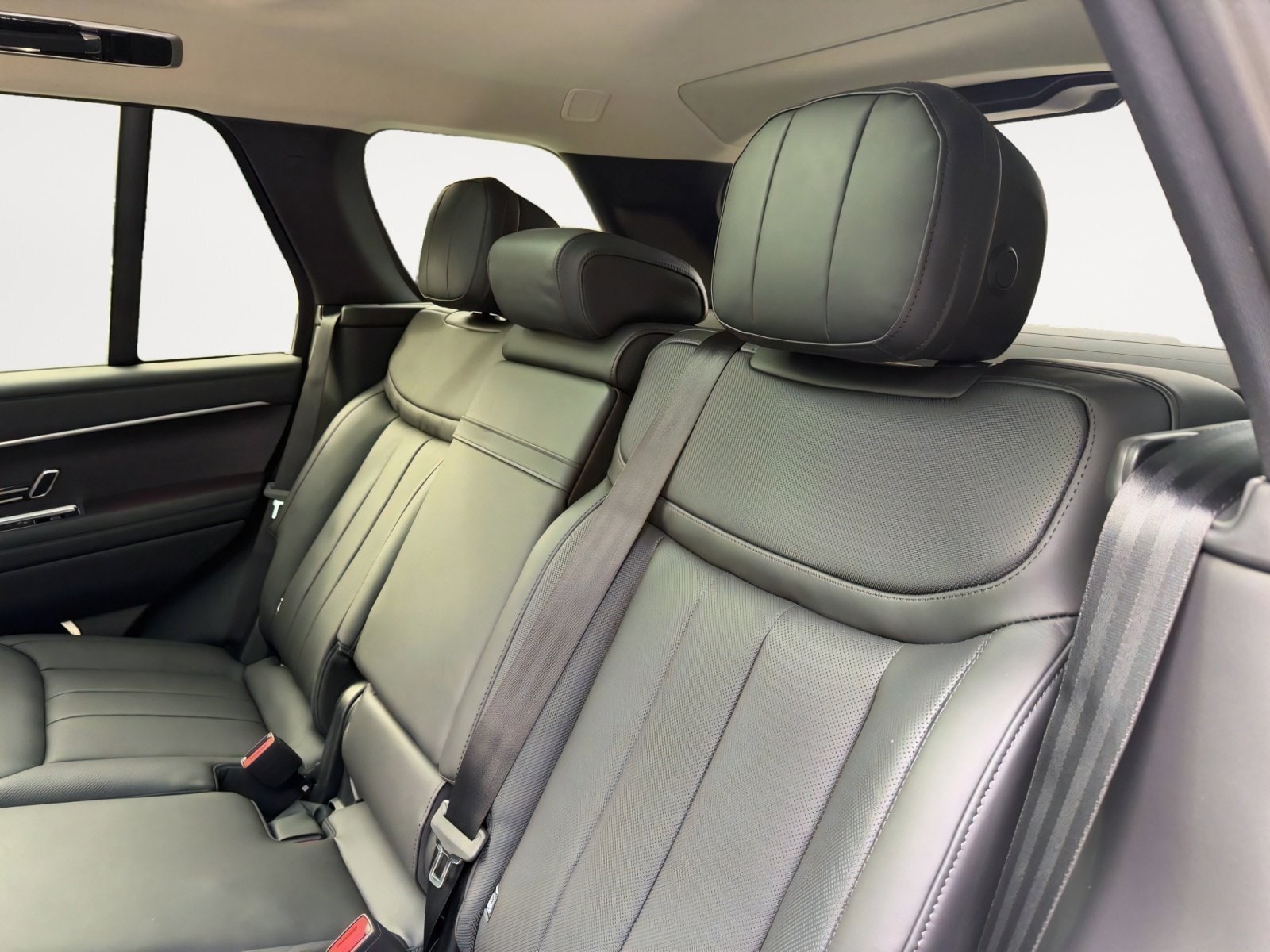 2026 Land Rover Range Rover SE - Photo 13
