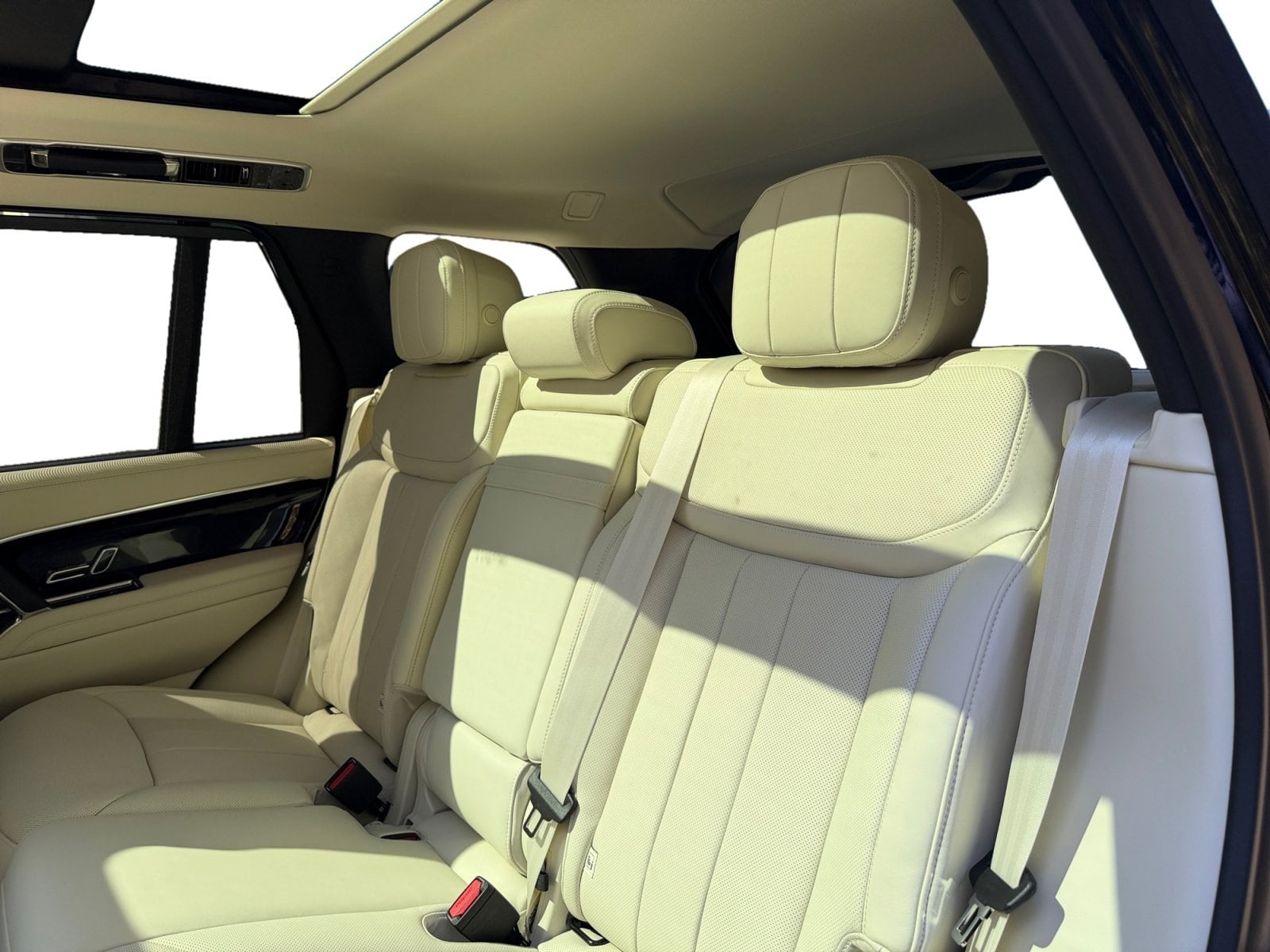 2026 Land Rover Range Rover SE - Photo 16