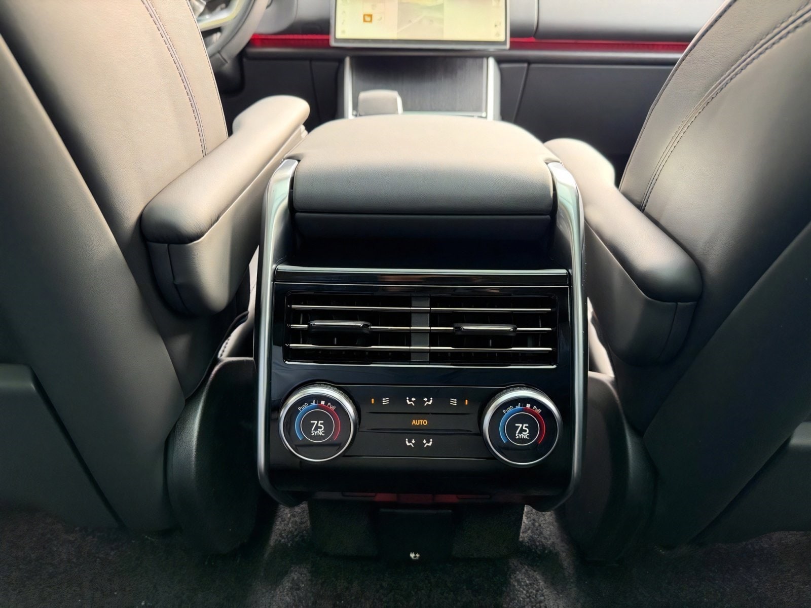 2026 Land Rover Range Rover SE - Photo 15
