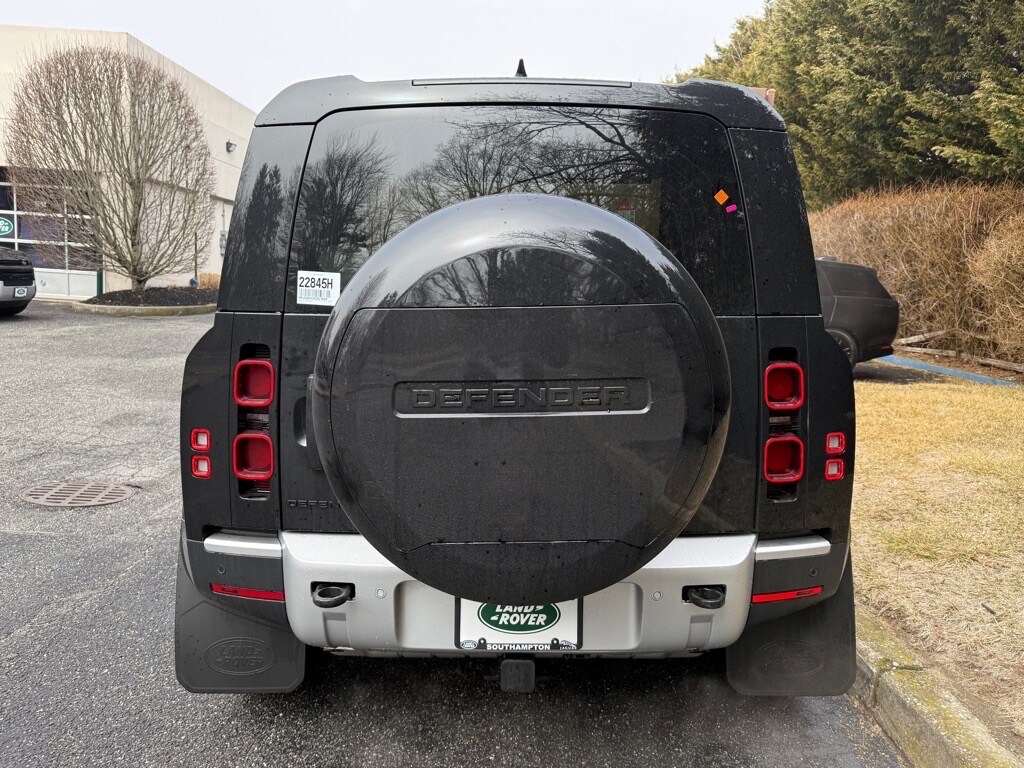 2025 Land Rover Defender 90 S photo 4