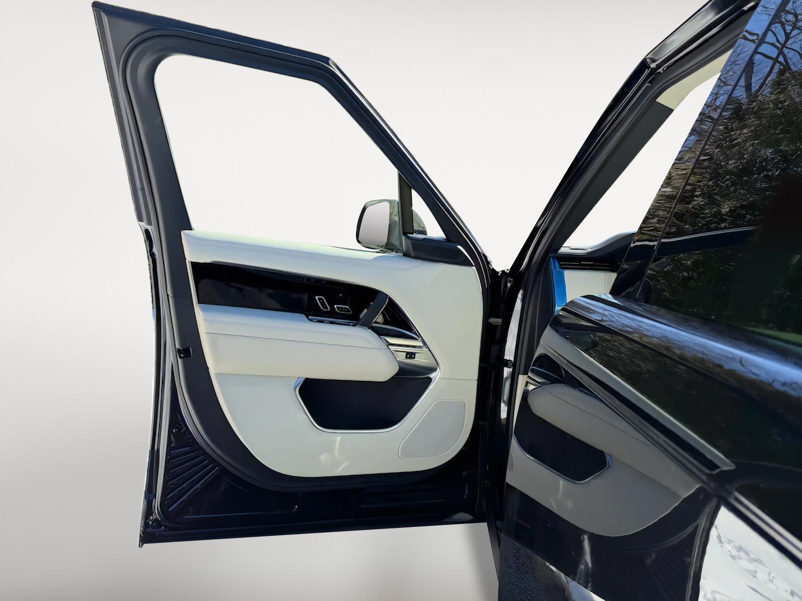 2026 Land Rover Range Rover SE - Photo 5
