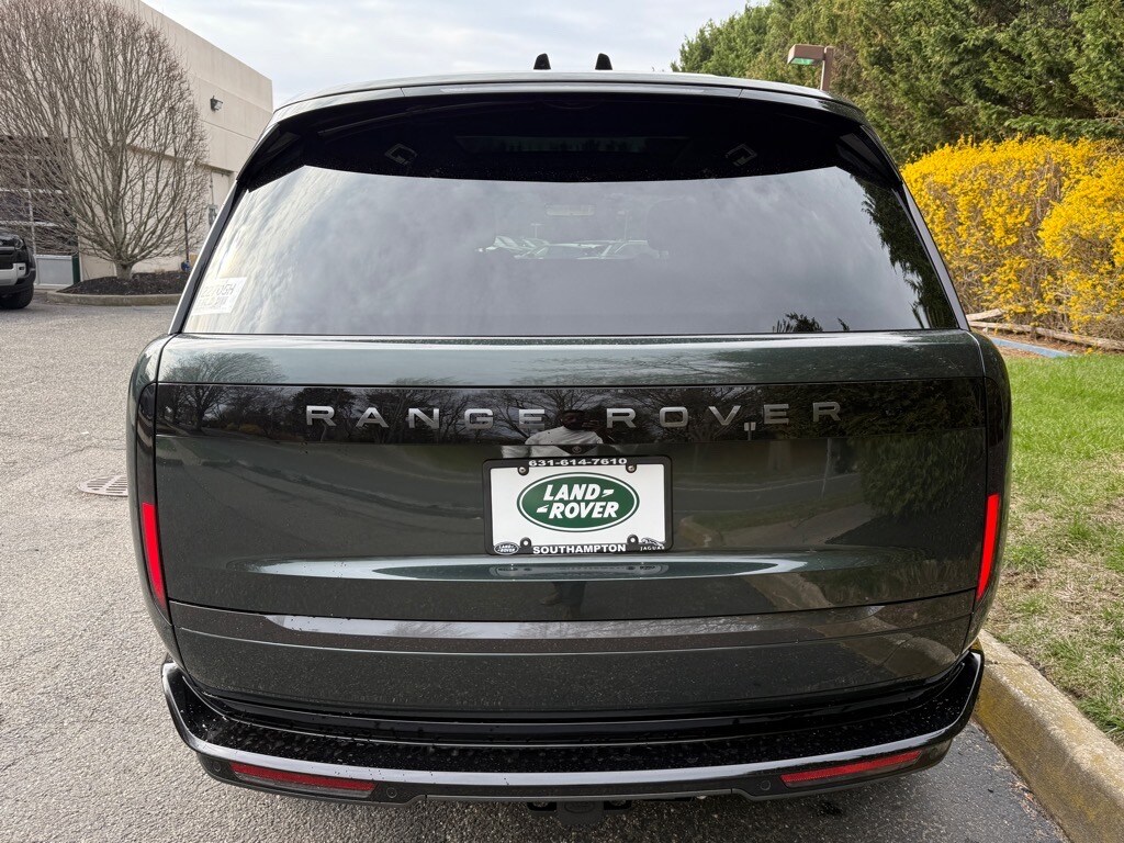 2025 Land Rover Range Rover SE photo 4
