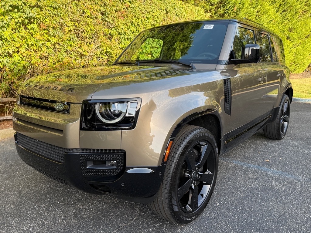 2025 Land Rover Defender X-Dynamic SE's photo