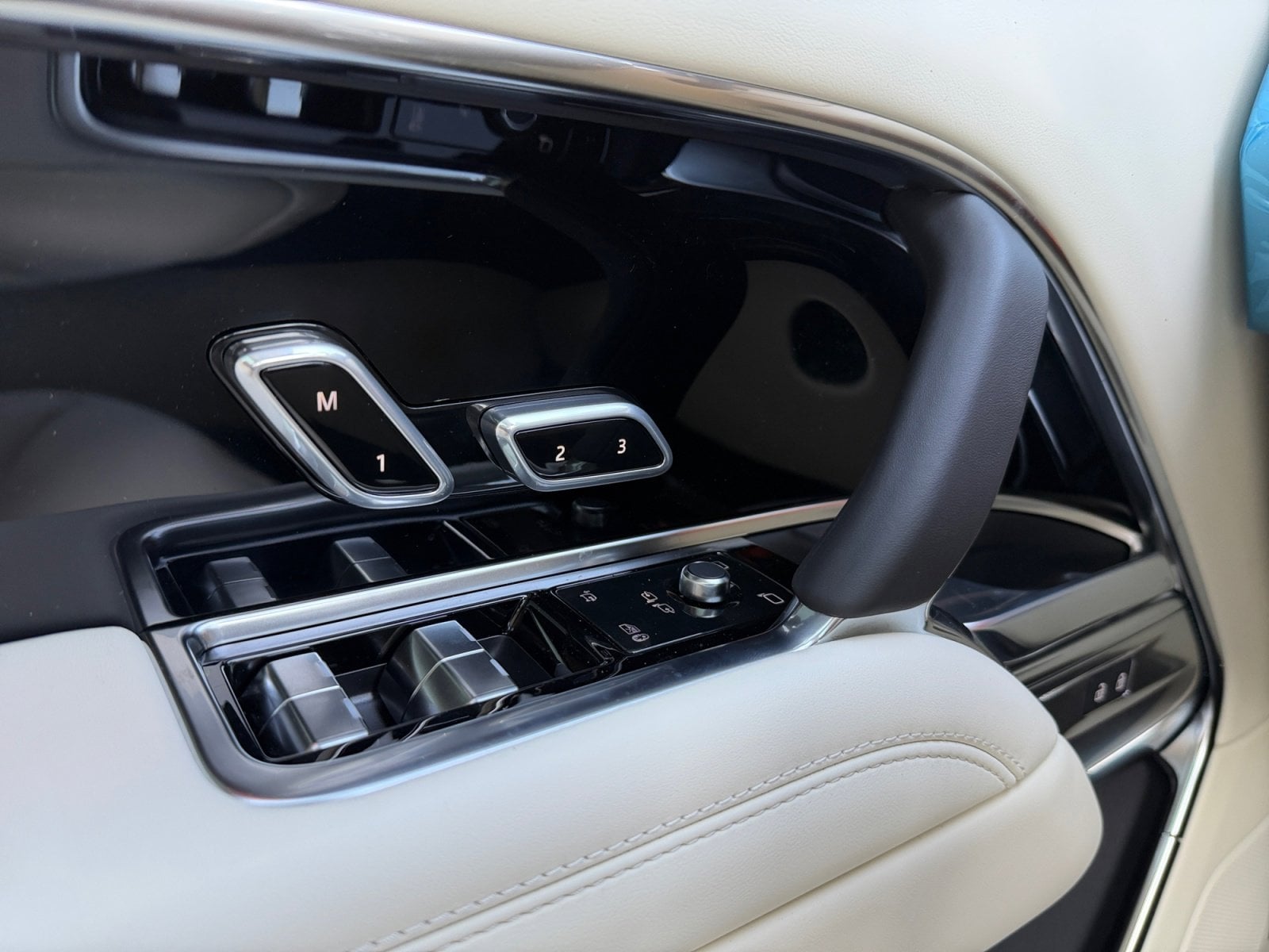 2026 Land Rover Range Rover SE - Photo 13