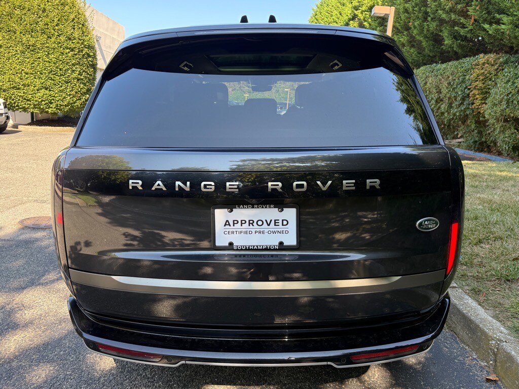 2023 Land Rover Range Rover SE photo 4