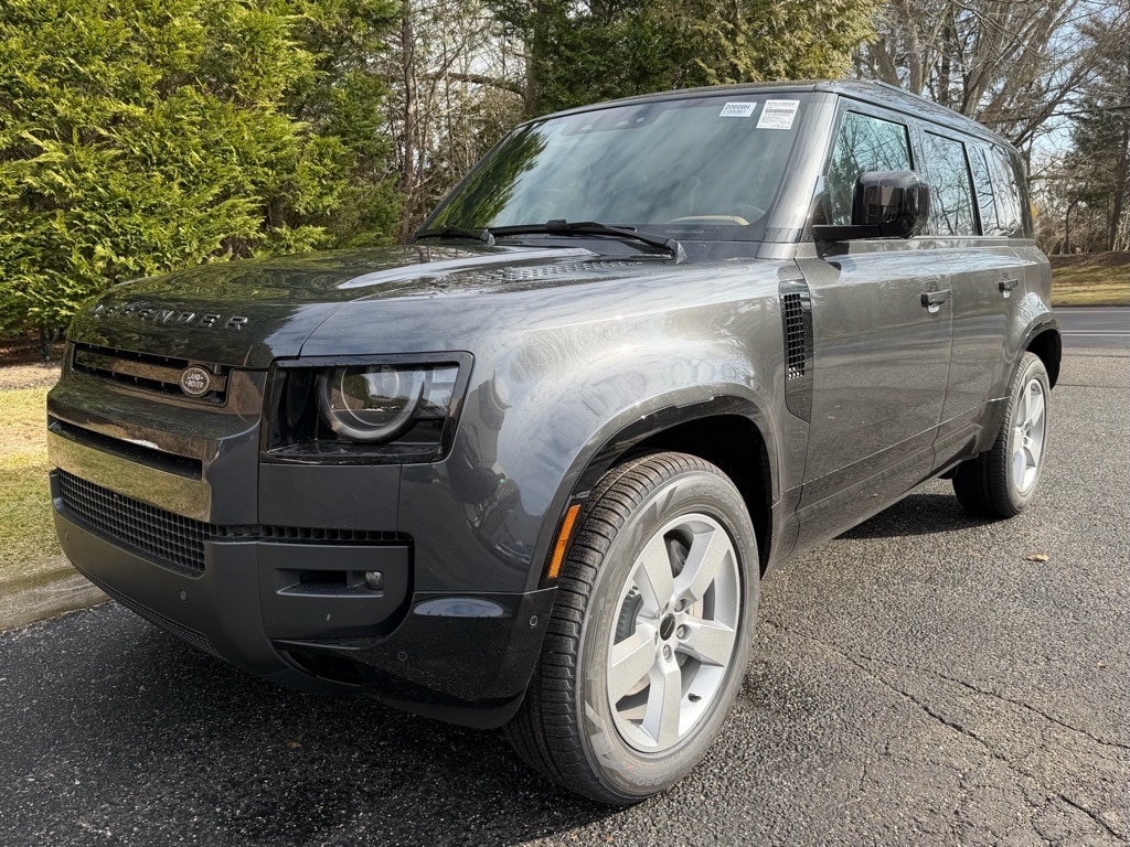 2026 Land Rover Defender X-Dynamic SE's photo