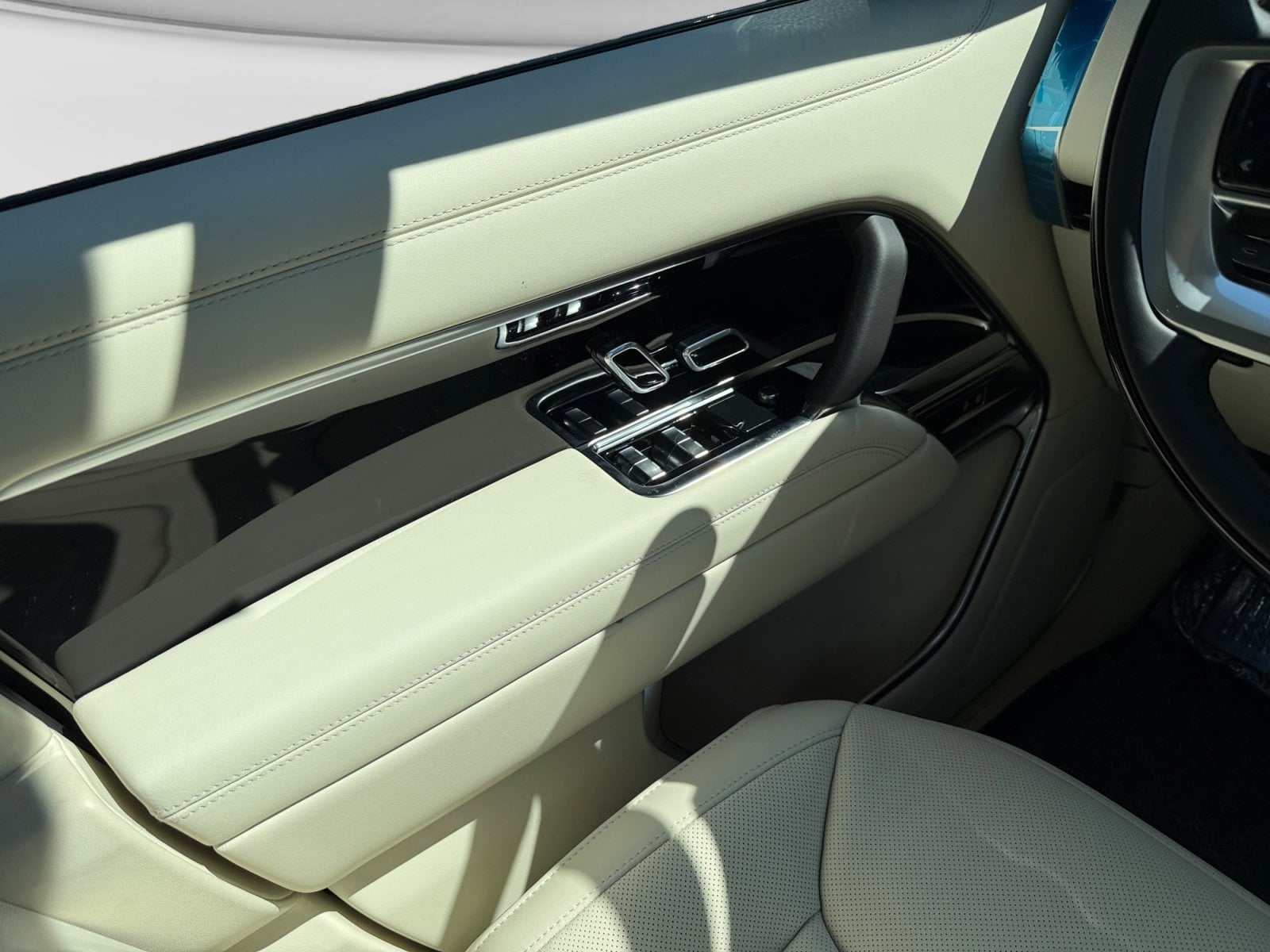 2026 Land Rover Range Rover SE - Photo 12