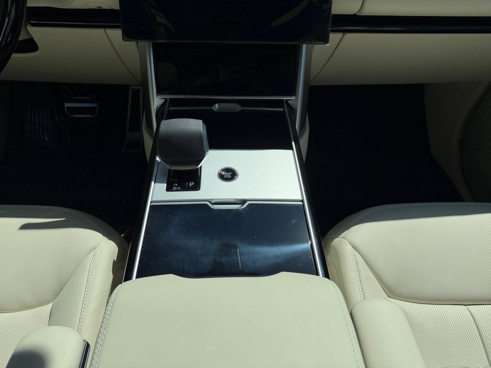 2026 Land Rover Range Rover SE - Photo 15