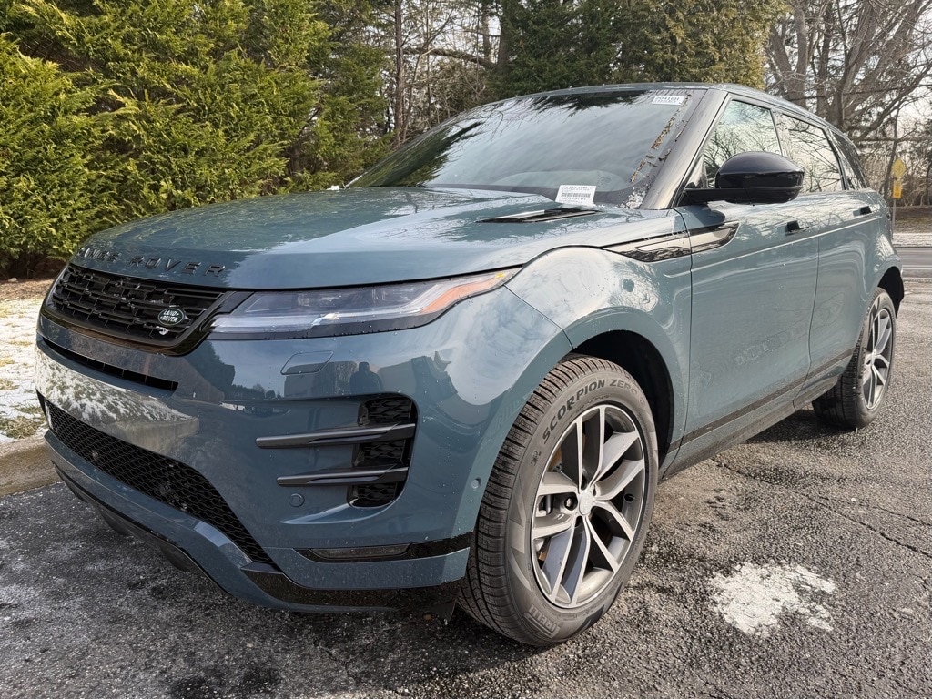 2026 Land Rover Range Rover Evoque Dynamic SE's photo