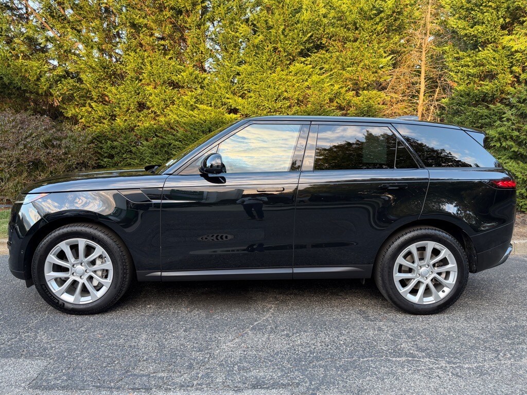 2023 Land Rover Range Rover Sport SE photo 2