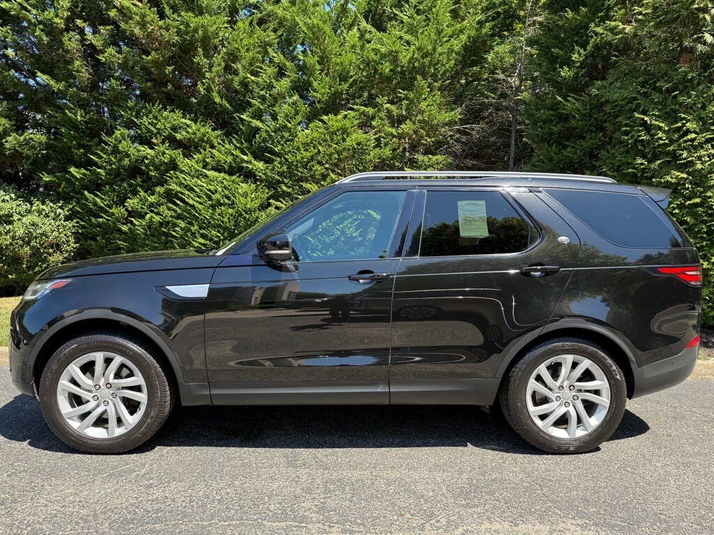 2017 Land Rover Discovery HSE photo 2