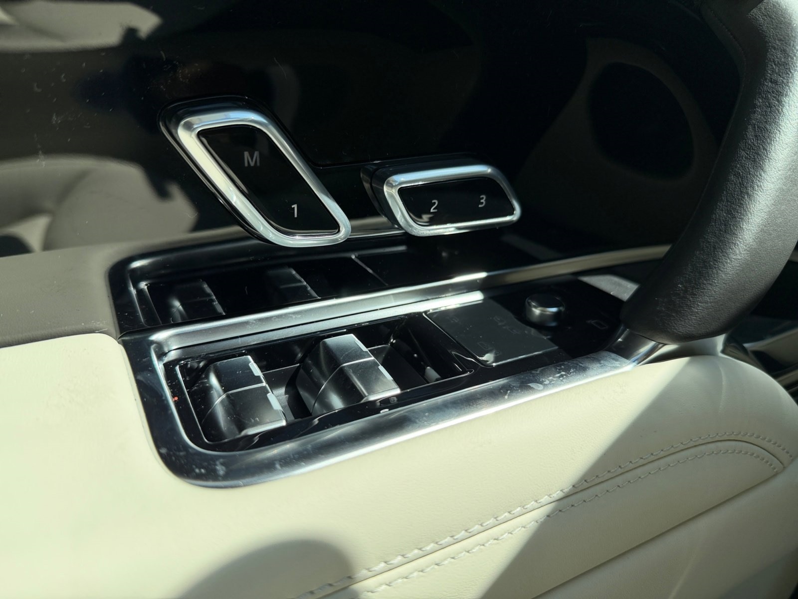 2026 Land Rover Range Rover SE - Photo 13
