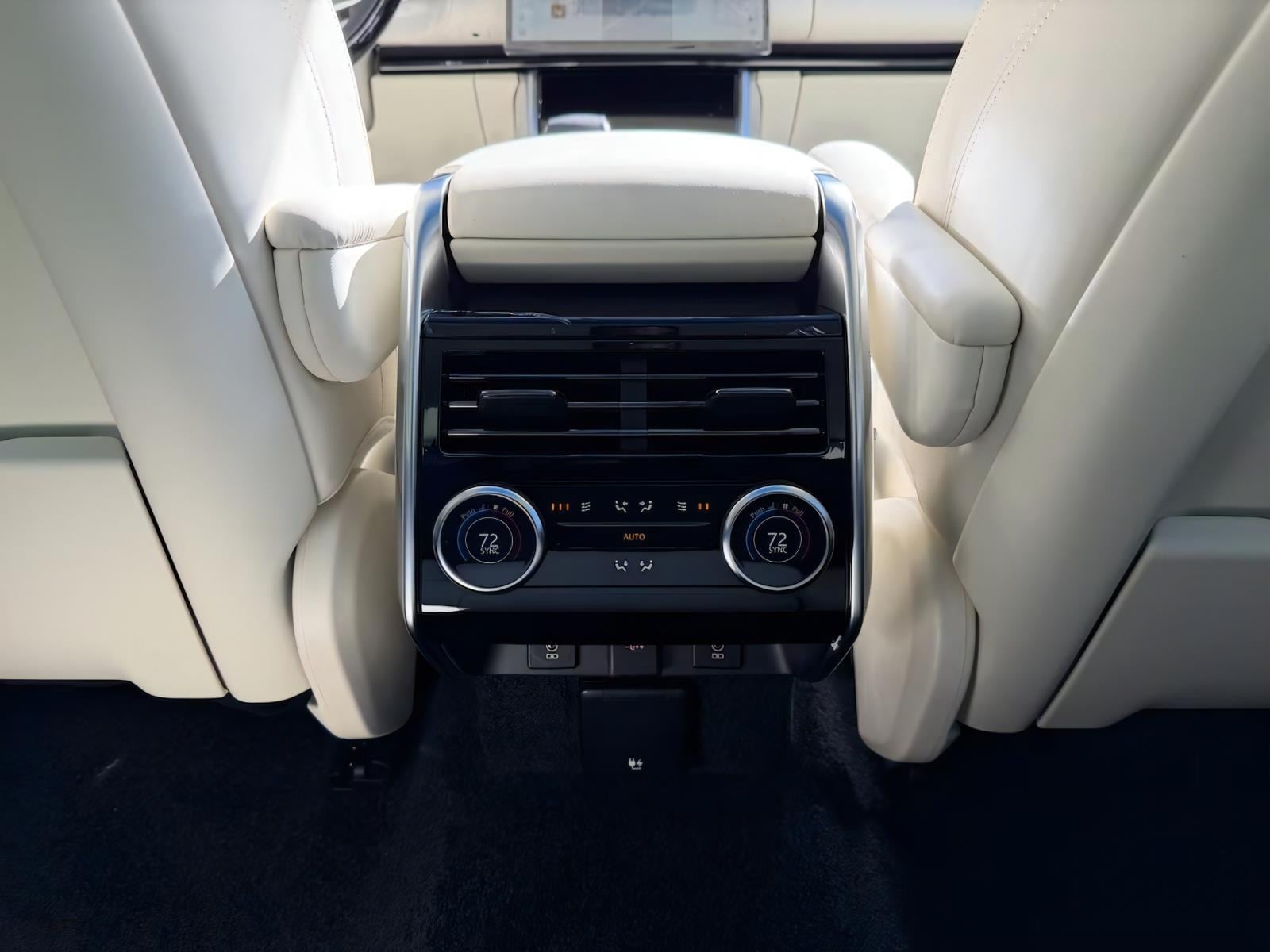 2026 Land Rover Range Rover SE - Photo 15