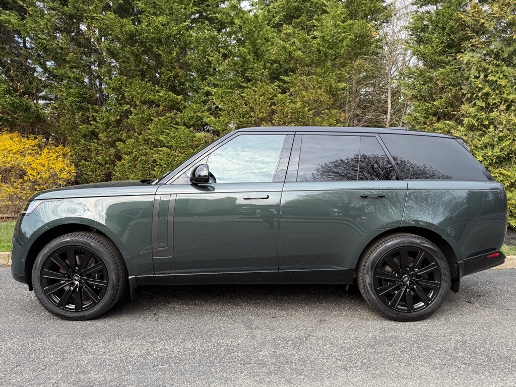 2025 Land Rover Range Rover SE photo 2