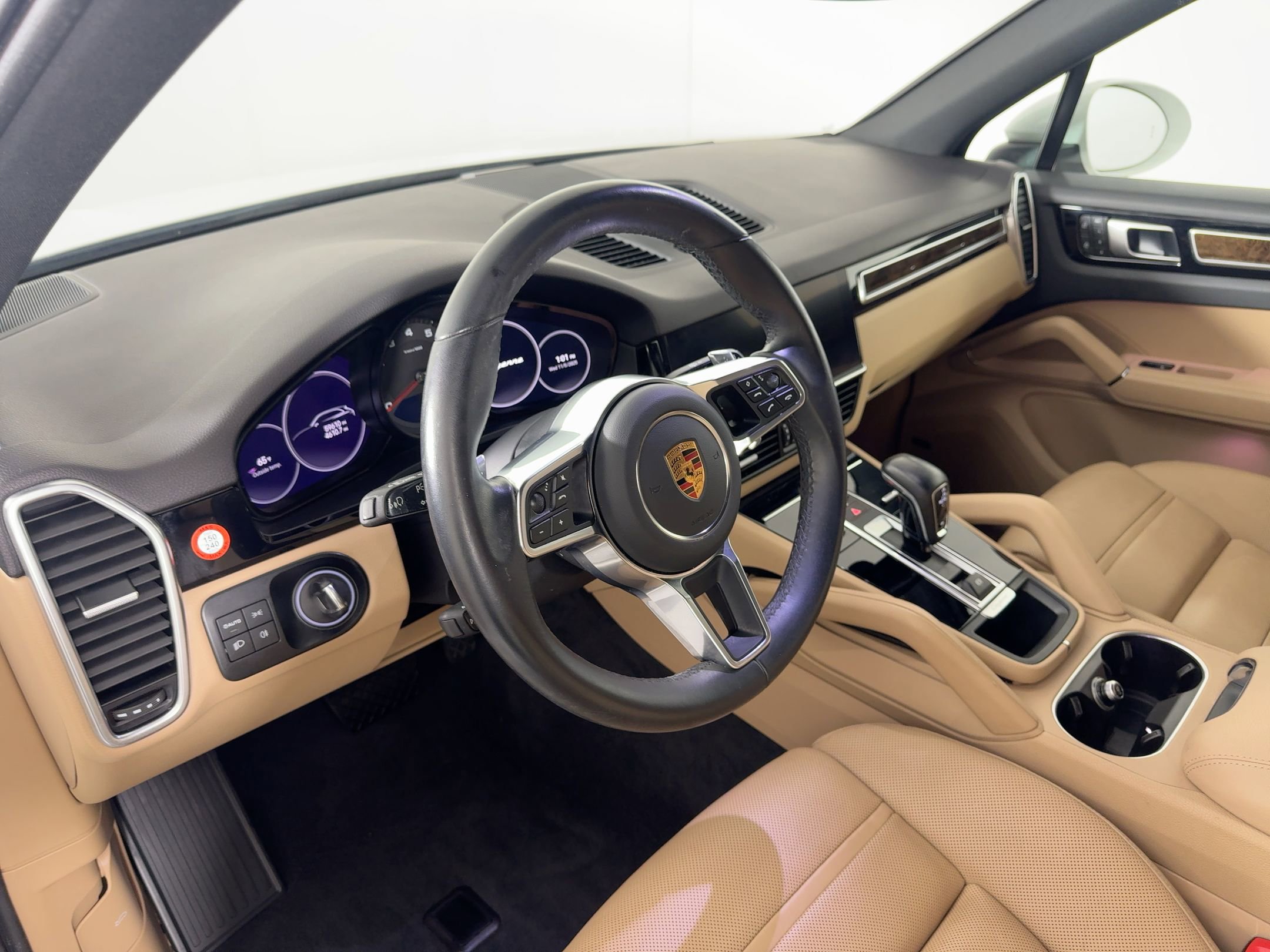 2023 Porsche Cayenne Platinum Edition photo 4